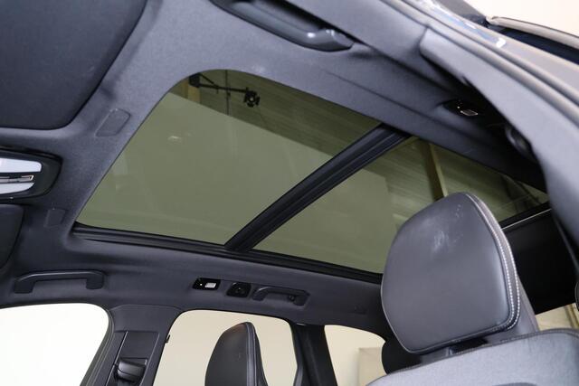 Volvo XC60 T6 Recharge AWD Plus Black Edition - Panorama/schuifdak - IntelliSafe Assist & Surround - 360º Camera - Harman/Kardon audio - Adaptieve LED koplampen - Verwarmde voorstoelen, stuur & achterbank - Parkeersensoren voor & achter - Elektr. bedienb. voorstoelen met geheugen - Head up display - Draadloze tel. lader - Extra getint glas - Inklapbare trekhaak - 21' LMV