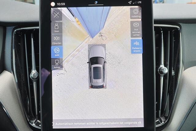 Volvo XC60 T6 Recharge AWD Plus Black Edition - Panorama/schuifdak - IntelliSafe Assist & Surround - 360º Camera - Harman/Kardon audio - Adaptieve LED koplampen - Verwarmde voorstoelen, stuur & achterbank - Parkeersensoren voor & achter - Elektr. bedienb. voorstoelen met geheugen - Head up display - Draadloze tel. lader - Extra getint glas - Inklapbare trekhaak - 21' LMV