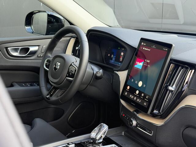 Volvo XC60 2.0 T6 Plug-in hybrid AWD Ultra Dark / Luchtvering/ Head up display/ 360 camera /Panorama dak / Trekhaak/ Harman & Kardon / Stoelverwarming /