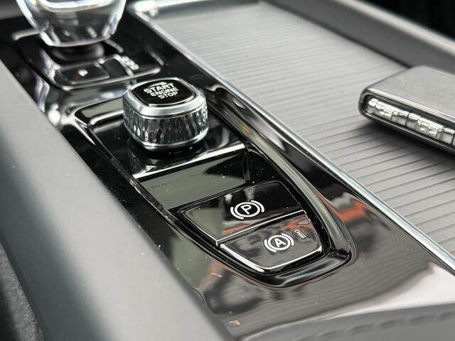 Volvo XC60 2.0 T6 Ultra Black Edition l Nieuw Model l Pano l Trekhaak l Harman Kardon l HUD l Adaptieve Cruise