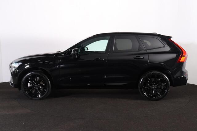 Volvo XC60 T8 Recharge AWD Ultra Black Edition Exec - Luchtvering - Panorama/schuifdak - IntelliSafe Assist & Surround - 360º Camera - Bowers & Wilkins audio - Adaptieve LED koplampen - Verwarmde voorstoelen, stuur & achterbank - Parkeersensoren voor & achter - Elektr. bedienb. voorstoelen met geheugen - Head up display - 21' LMV