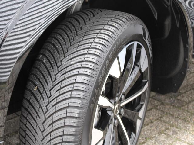 Volvo XC60 2.0 T6 Plug-in hybrid AWD Ultra Dark Automaat / Panoramadak / 360* camera / Trekhaak / Privacy Glass / All-seasonbanden