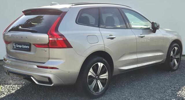 Volvo XC60 2.0 T6 Phev AWD Plus Dark Lighting Pack - Power seats met Memory - 19" Wielen - Panoramadak - Harman Kardon Audio - 360 Cam - 2250 KG Trekgewicht - Climate - Achterbank verwarming - Privacy Glass - RA00 Leder - Full led koplampen - Standkachel met timer