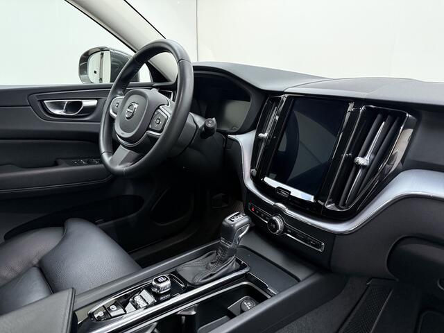 Volvo XC60 T5 251pk Automaat Momentum Pro / Stoelverwarming / Trekhaak / Leder / Zittingverlenger / AppleCarplay / PDC + Camera / lane Keeping Aid / Elektr. Achterklep / 18'' /
