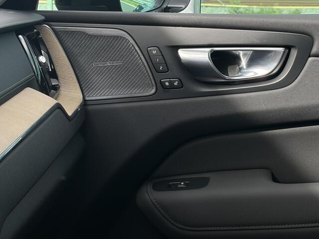 Volvo XC60 2.0 T6 Plug-in hybrid AWD Ultra Dark PHEV, Automaat, Panoramadak, Stoelverwarming, Stuurverwarming, Trekhaak semi elektrisch wegklapbaar, Lederen bekleding, 360 graden parkeercamera, Head-up display
