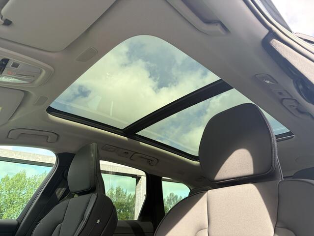 Volvo XC60 2.0 T6 Plug-in hybrid AWD Ultra Dark PHEV, Automaat, Panoramadak, Stoelverwarming, Stuurverwarming, Trekhaak semi elektrisch wegklapbaar, Lederen bekleding, 360 graden parkeercamera, Head-up display