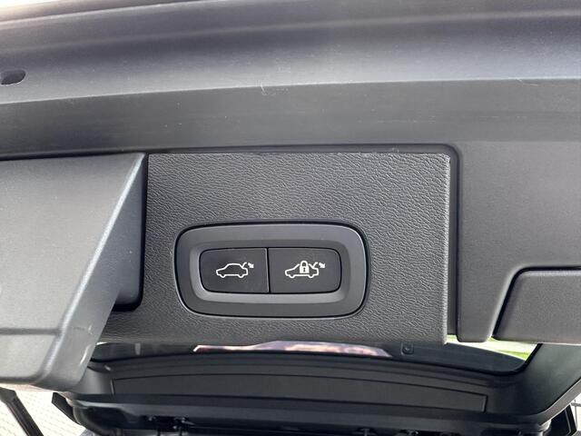 Volvo XC60 2.0 T6 Plug-in hybrid AWD Plus Dark Luchtvering|ACC|trekhaak