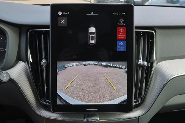 Volvo XC60 T6 Recharge AWD Plus Black Edition - IntelliSafe Assist & Surround - Harman Kardon audio - Verwarmde voorstoelen, stuur & achterbank - Parkeersensoren voor & achter - Elektr. bedienb. voorstoelen met geheugen - Draadloze tel. lader - Extra getint glas - 21' LMV