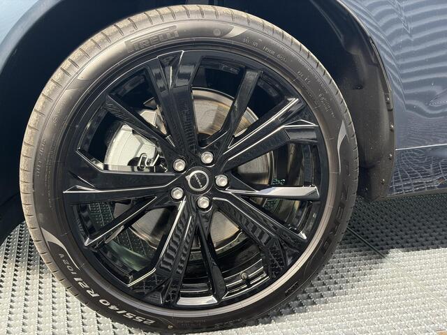 Volvo XC60 2.0 T6 AWD Plug-in hybrid Plus Black Edition / Stoelverwarming - Koeling / Stuurverwarming / Adaptive Cruise Control / 360' parkeersensoren / Harman Kardon / Memory seats / Leer / 350PK / Geïntegreerde zitverhogers / Trekhaak mogelijk /