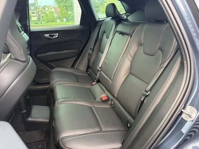 Volvo XC60 2.0 T6 AWD Plug-in hybrid Plus Black Edition / Stoelverwarming - Koeling / Stuurverwarming / Adaptive Cruise Control / 360' parkeersensoren / Harman Kardon / Memory seats / Leer / 350PK / Geïntegreerde zitverhogers / Trekhaak mogelijk /