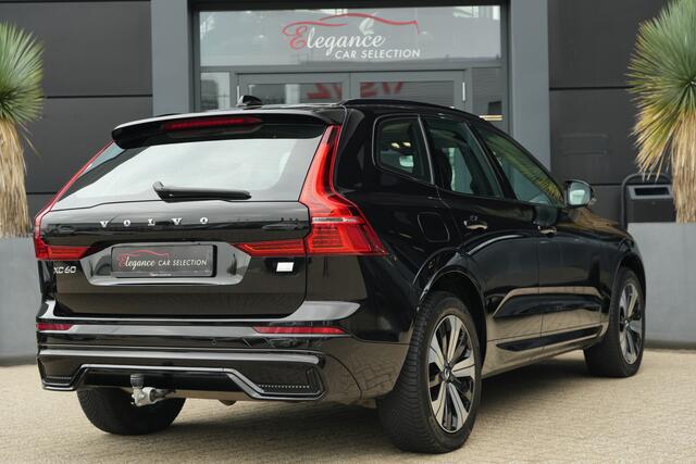 Volvo XC60 2.0 T6 Plug-in hybrid AWD Plus Dark | 350 PK | Panoramadak | Leder | Trekhaak | Volvo XC60 2.0 T6 Plug-in Hybrid AWD Plus Dark met 2.0 viercilinder plug-in hybride aandrijflijn en 350 PK, voorzien van luxe lederen bekleding, elektrisch verstelbare en verwarmde voorstoele