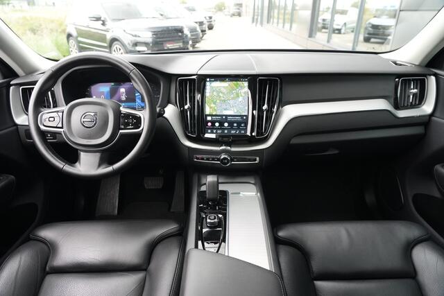 Volvo XC60 2.0 T6 Plug-in hybrid AWD Plus Dark | 350 PK | Panoramadak | Leder | Trekhaak | Volvo XC60 2.0 T6 Plug-in Hybrid AWD Plus Dark met 2.0 viercilinder plug-in hybride aandrijflijn en 350 PK, voorzien van luxe lederen bekleding, elektrisch verstelbare en verwarmde voorstoele