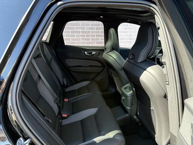 Volvo XC60 2.0 T6 Plug-in hybrid AWD Ultra Black Edition | SOH: 100% | 22"velgen | Trekhaak | Adaptieve Cruise Control | Panoramadak | Harman Kardon Audio | Parkeercamera | Stoel-/Stuurverwarming | Dodehoek Detectie |