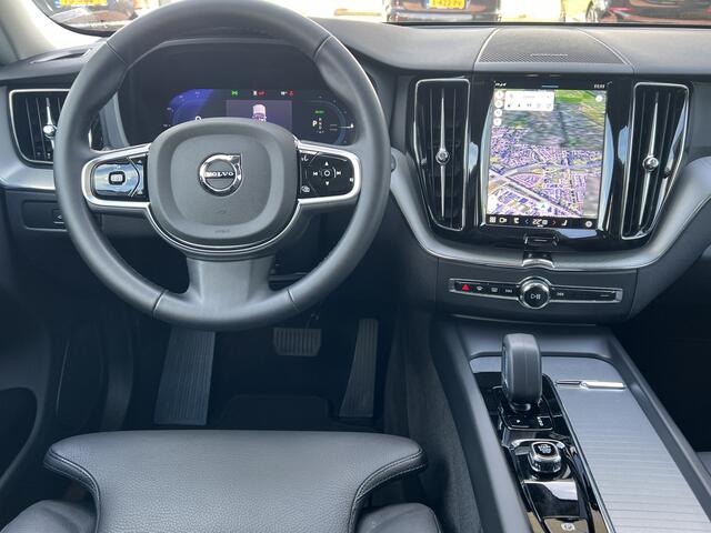 Volvo XC60 2.0 T8 455 PK AWD Plus Dark Trekhaak Harman Kardon Leder Elek Stoelen Full Led Adaptieve Cruise Control ACC Google Carplay Stoelverwarming Stuurverwarming Pilot Assist Extra Getint Glas Plug In Hybride