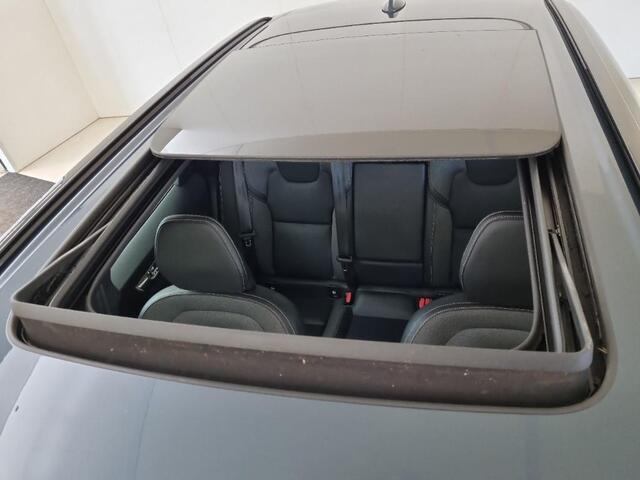 Volvo XC60 T6 Plug-in hybrid AWD Plus Dark | Google | Long Range | Adaptieve Cruise Control | Panoramadak | Sportstoelen | Stoel-/Stuurverwarming | Parkeercamera | Zitverlenging | Dodehoek Detectie | Standverwarming | Elek. Achterklep