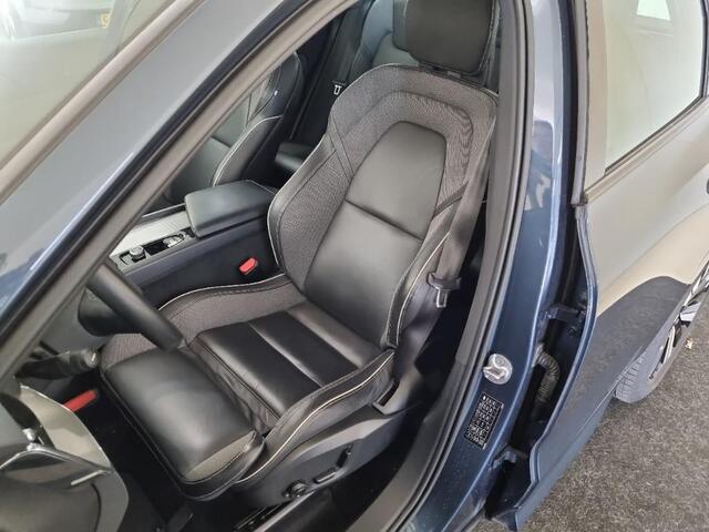 Volvo XC60 T6 Plug-in hybrid AWD Plus Dark | Google | Long Range | Adaptieve Cruise Control | Panoramadak | Sportstoelen | Stoel-/Stuurverwarming | Parkeercamera | Zitverlenging | Dodehoek Detectie | Standverwarming | Elek. Achterklep