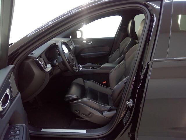 Volvo XC60 2.0 T8 PHEV AWD Ultimate Black Edition NL-AUTO | PANO | HUD | TREKH. | 360° CAM