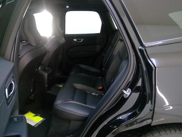 Volvo XC60 2.0 T8 PHEV AWD Ultimate Black Edition NL-AUTO | PANO | HUD | TREKH. | 360° CAM