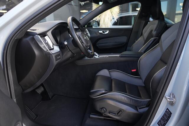 Volvo XC60 2.0 T6 Plug-in hybrid AWD Plus Dark | 350 PK | Pano | 360° camera | HarmanKardon | Navigatie | Stoelverwarming | Volvo XC60 2.0 T6 Plug-in hybrid AWD Plus Dark met 349 PK, 2.0-liter 4-cilinder plug-in hybride benzinemotor, panoramadak, lederen/stof bekleding, navigatiesysteem, 360° camera, adaptieve cru