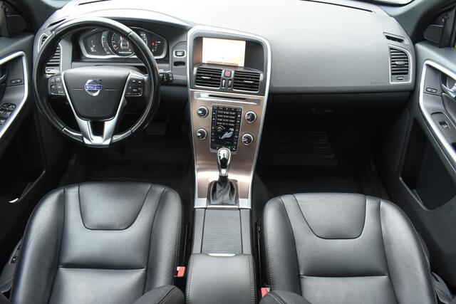 Volvo XC60 T5 245PK Polar+ Automaat / Adaptive Cruise Control / Elektrische stoelen met geheugen / Elektrisch schuifdak / Achteruitrijcamera / Stoelverwarming / Parkeersensoren V+A / Trekhaak
