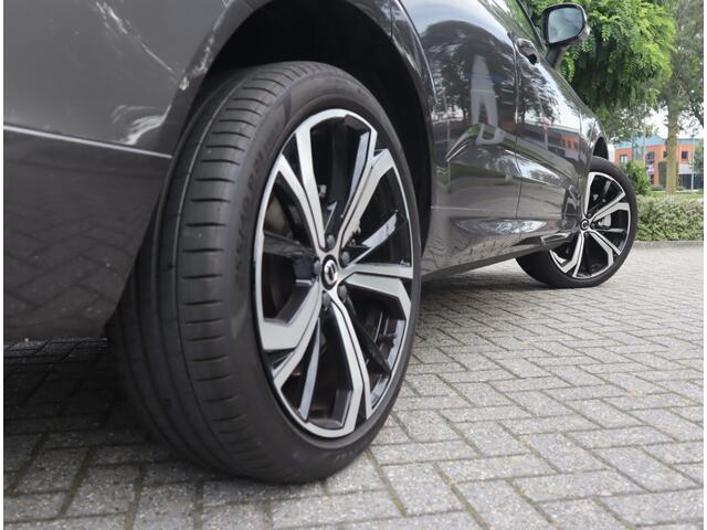 Volvo XC60 2.0 B4 R-Design Navi / Carplay / Camera / Elekramen / Keyless / Leder / 21''LM / BTW auto / Mild-Hybride – foto 4