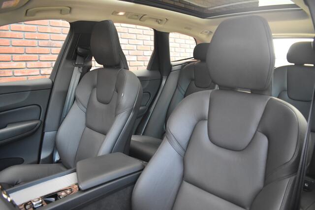 Volvo XC60 T6 350PK Plug-in hybrid AWD Plus Dark | Trekhaak | Panoramadak | 360 graden camera | Climate Pack – foto 7