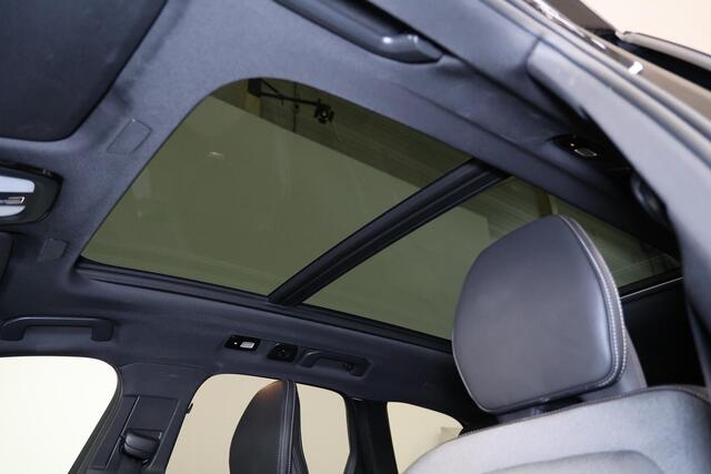 Volvo XC60 T6 Recharge AWD Ultra Black Edition - Luchtvering - Panorama/schuifdak - IntelliSafe Assist & Surround - 360º Camera - Harman/Kardon audio - Adaptieve LED koplampen - Verwarmde voorstoelen, stuur & achterbank - Parkeersensoren voor & achter - Elektr. bedienb. voorstoelen met geheugen - Head up display - Draadloze tel. lader - Extra getint glas - Inklapbare trekhaak - 21' LMV – foto 5