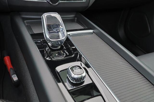 Volvo XC60 T6 Recharge AWD Ultra Black Edition - Luchtvering - Panorama/schuifdak - IntelliSafe Assist & Surround - 360º Camera - Harman/Kardon audio - Adaptieve LED koplampen - Verwarmde voorstoelen, stuur & achterbank - Parkeersensoren voor & achter - Elektr. bedienb. voorstoelen met geheugen - Head up display - Draadloze tel. lader - Extra getint glas - Inklapbare trekhaak - 21' LMV – foto 10