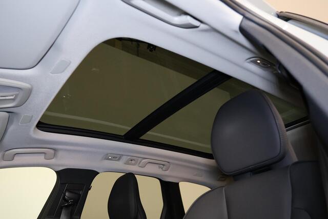 Volvo XC60 T6 Recharge AWD Plus Dark - Panorama/schuifdak - IntelliSafe Assist & Surround - 360º Camera - Harman/Kardon audio - Verwarmde voorstoelen, stuur & achterbank - Parkeersensoren voor & achter - Elektr. bedienb. voorstoelen met geheugen - Head up display - Draadloze tel. lader - Extra getint glas - Inklapbare trekhaak - 19' LMV – foto 6