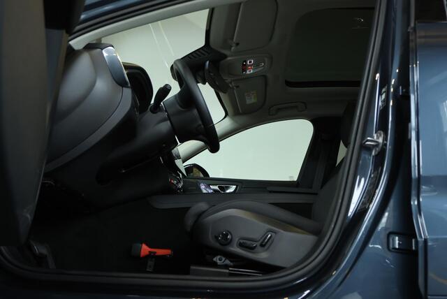 Volvo XC60 2.0 T6 Plug-in hybrid AWD Ultra Dark | Luchtvering | Semi-Electrische Wegklapbare Trekhaak | Panoramadak | Head up display | 360 graden camera | Verwarmbare voorstoelen stuurwiel en achterbank | Premium audio by Harman Kardon | – foto 9