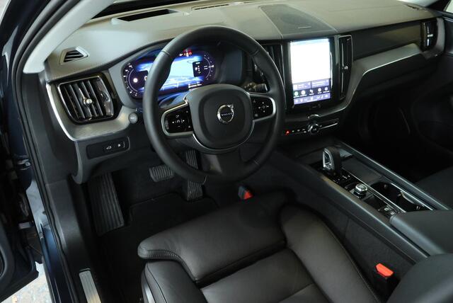 Volvo XC60 T6 Plug-in hybrid AWD Ultra Dark | Trekhaak | Panoramadak | Verwarmbare voorstoelen, achterbank en stuurwiel | 360 graden camera | Head-up display | Premium audio by Harman Kardon | Adaptieve cruise control | Keyless – foto 2