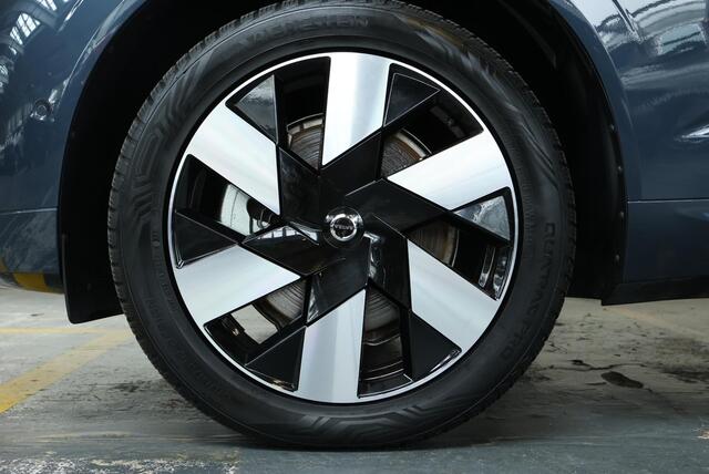 Volvo XC60 T6 Plug-in hybrid AWD Ultra Dark | Trekhaak | Panoramadak | Verwarmbare voorstoelen, achterbank en stuurwiel | 360 graden camera | Head-up display | Premium audio by Harman Kardon | Adaptieve cruise control | Keyless – foto 8
