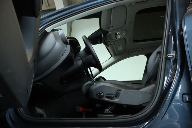 Volvo XC60 T6 Plug-in hybrid AWD Ultra Dark | Trekhaak | Panoramadak | Verwarmbare voorstoelen, achterbank en stuurwiel | 360 graden camera | Head-up display | Premium audio by Harman Kardon | Adaptieve cruise control | Keyless – foto 9