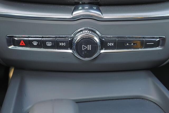 Volvo XC60 T6 Recharge AWD Inscription Expression - Panorama/schuifdak - IntelliSafe Assist - Harman/Kardon audio - Adaptieve LED koplampen - Parkeercamera achter - Verwarmde voorstoelen & stuur - Parkeersensoren voor & achter - Draadloze tel. lader - Extra getint glas - Inklapbare trekhaak - 18' LMV – foto 8