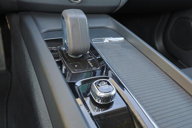 Volvo XC60 T6 Recharge AWD Inscription Expression - Panorama/schuifdak - IntelliSafe Assist - Harman/Kardon audio - Adaptieve LED koplampen - Parkeercamera achter - Verwarmde voorstoelen & stuur - Parkeersensoren voor & achter - Draadloze tel. lader - Extra getint glas - Inklapbare trekhaak - 18' LMV – foto 9