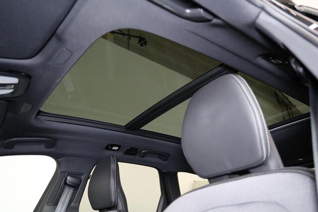 Volvo XC60 T6 Recharge AWD Ultra Black Edition - Panorama/schuifdak - IntelliSafe Assist & Surround - Harman/Kardon audio - Adaptieve LED koplampen - Parkeercamera achter - Verwarmde voorstoelen, stuur & achterbank - Parkeersensoren voor & achter - Elektr. bedienb. voorstoelen met geheugen - Head up display - Draadloze tel. lader - Extra getint glas - Inklapbare trekhaak - 21' LMV – foto 6