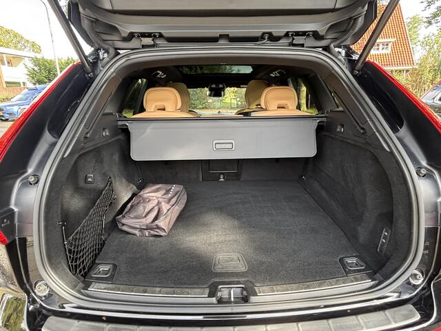 Volvo XC60 T8 455pk AWD Ultimate Dark B&W Luchtvering 360 MASSAGE – foto 9