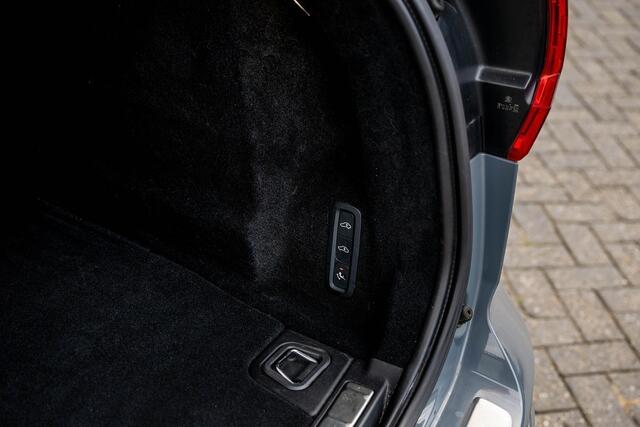 Volvo XC60 2.0 T8 Recharge R-Design | Panorama | Luchtvering | Harman Kardon | Memory | Stoelvent. | Trekhaak | 21' Inch | – foto 6