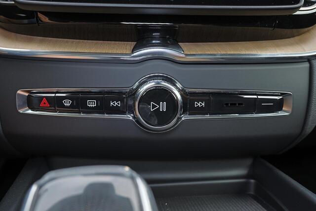 Volvo XC60 T6 Recharge AWD Ultra Dark - Luchtvering - Panorama/schuifdak - IntelliSafe Assist & Surround - 360º Camera - Harman/Kardon audio - Adaptieve LED koplampen - Verwarmde voorstoelen, stuur & achterbank - Parkeersensoren voor & achter - Elektr. bedienb. voorstoelen met geheugen - Draadloze tel. lader - Extra getint glas - Inklapbare trekhaak - 20' LMV – foto 8