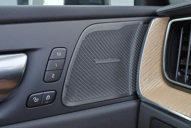Volvo XC60 T6 Recharge AWD Ultra Dark - Luchtvering - Panorama/schuifdak - IntelliSafe Assist & Surround - 360º Camera - Harman/Kardon audio - Adaptieve LED koplampen - Verwarmde voorstoelen, stuur & achterbank - Parkeersensoren voor & achter - Elektr. bedienb. voorstoelen met geheugen - Draadloze tel. lader - Extra getint glas - Inklapbare trekhaak - 20' LMV – foto 10