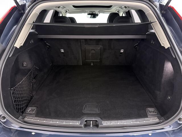 Volvo XC60 B5 251pk Momentum Exclusive / Panoramadak / Head-Up / DAB / Harman&Kardon Audio / 360 Camera / Leder / ACC / BLIS / 4-Zone Climate / Trekhaak / Stoel +Stuurw. Verwarming / Zittingverlenger / Draadloze Oplader / – foto 6