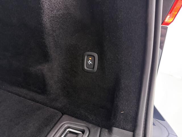 Volvo XC60 B5 251pk Momentum Exclusive / Panoramadak / Head-Up / DAB / Harman&Kardon Audio / 360 Camera / Leder / ACC / BLIS / 4-Zone Climate / Trekhaak / Stoel +Stuurw. Verwarming / Zittingverlenger / Draadloze Oplader / – foto 8