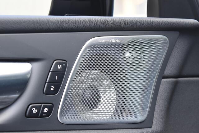 Volvo XC60 T6 350PK Plug-in hybrid AWD Ultra Black Edition / Luchtvering / Bowers & Wilkins / Adaptive Cruise control / Head-up Display / Elektrische stoelen met geheugen / Massagefunctie voorstoelen / Stoelverwarming V+A / Stoelventilatie / Stuurverwarming / 360 Camera / – foto 7