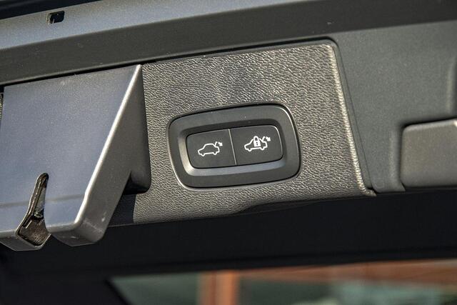 Volvo XC60 2.0 T6 AWD ULTRA BLACK EDITION / LUCHTVERING / B&W – foto 9