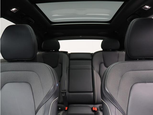 Volvo XC60 T8 AWD Recharge R-Design / Trekhaak / Pan. dak / 360 camera / Stoel+stuur+achterbankverwarming – foto 9
