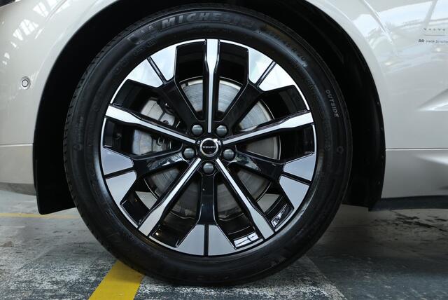 Volvo XC60 T6 Plug-in hybrid AWD Plus Black Edition | Luchtvering | Semi-Electrische wegklapbare trekhaak | Verwarmbare voorstoelen, achterbank en stuurwiel | Premium audio by Harman Kardon | Apple carplay/Android auto | Keyless | Google Infotainment | – foto 8