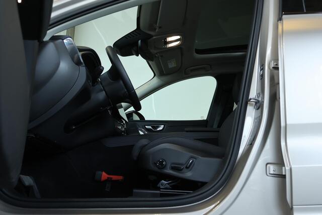 Volvo XC60 T6 Plug-in hybrid AWD Plus Black Edition | Luchtvering | Semi-Electrische wegklapbare trekhaak | Verwarmbare voorstoelen, achterbank en stuurwiel | Premium audio by Harman Kardon | Apple carplay/Android auto | Keyless | Google Infotainment | – foto 9