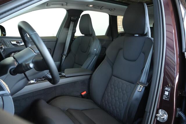 Volvo XC60 T6 Plug-in hybrid AWD Ultra Dark | Luchtvering | Semi-Electrische Wegklapbare Trekhaak | Stoelverwarming | Stuurwielverwarming | Harman Kardon Premium Audio | Google infotainment | 360° Parkeercamera | Parkeersensoren voor + achter – foto 10