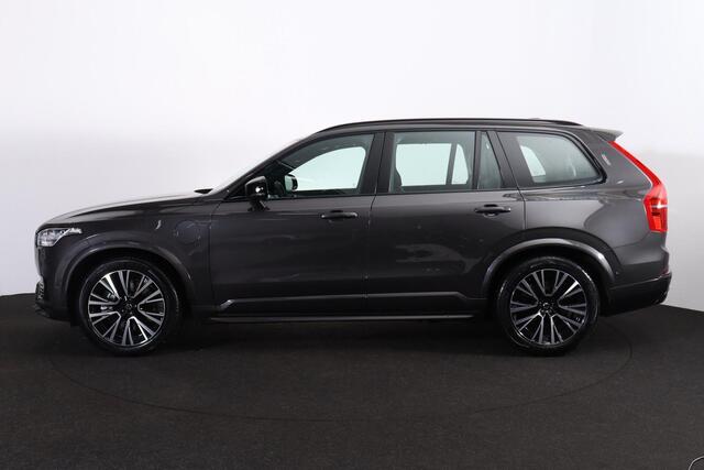 Volvo XC90 T8 Recharge AWD Ultimate Dark - Luchtvering - Panorama/schuifdak - IntelliSafe Assist & Surround - 360º Camera - Bowers & Wilkins audio - Verwarmde voorstoelen, stuur & achterbank - Parkeersensoren voor & achter - Elektr. bedienb. voorstoelen met geheugen
