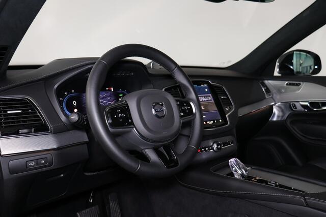 Volvo XC90 T8 Recharge AWD Ultimate Dark - Luchtvering - Panorama/schuifdak - IntelliSafe Assist & Surround - 360º Camera - Bowers & Wilkins audio - Verwarmde voorstoelen, stuur & achterbank - Parkeersensoren voor & achter - Elektr. bedienb. voorstoelen met geheugen